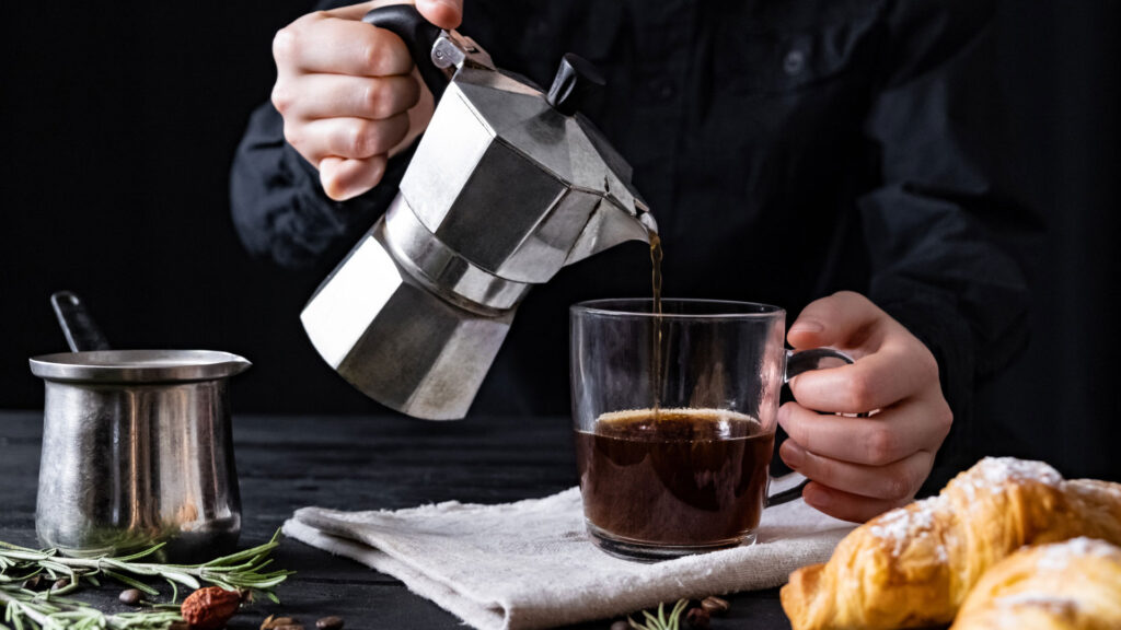 Making Coffee With different Methods.